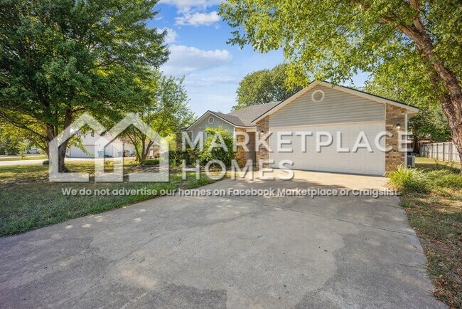 Photo - 490 Aster Ave