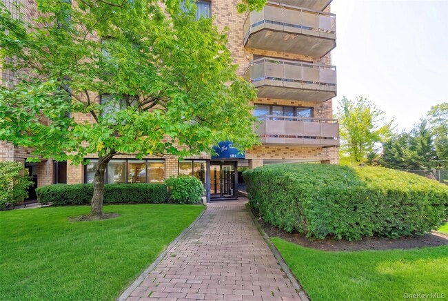Building Photo - 141 Great Neck Rd Unit 2H