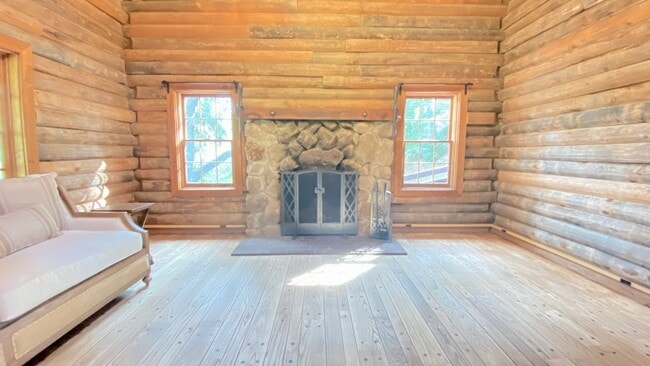 Photo - 615 Falls Dr