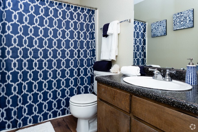 2BR,2BA-909sft
