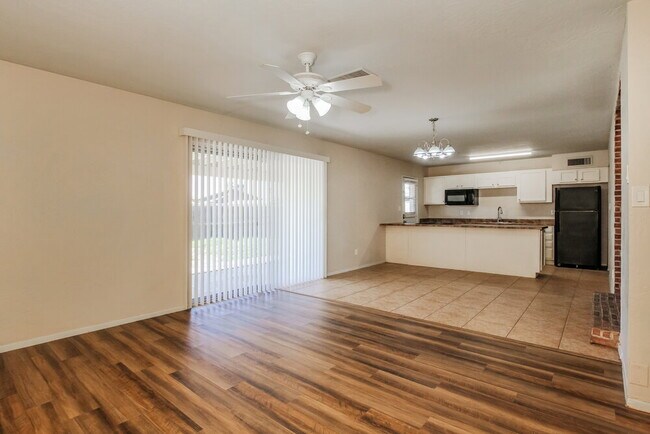 Photo - 8037 E Oak St