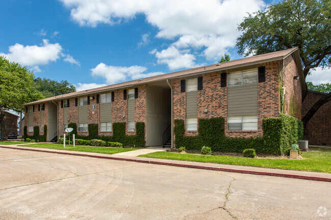 Building Photo - Landmark Rental