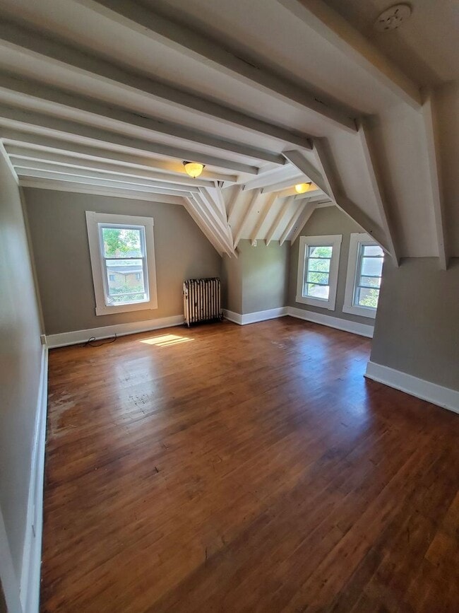 Building Photo - 1862 N Cambridge Ave Rental