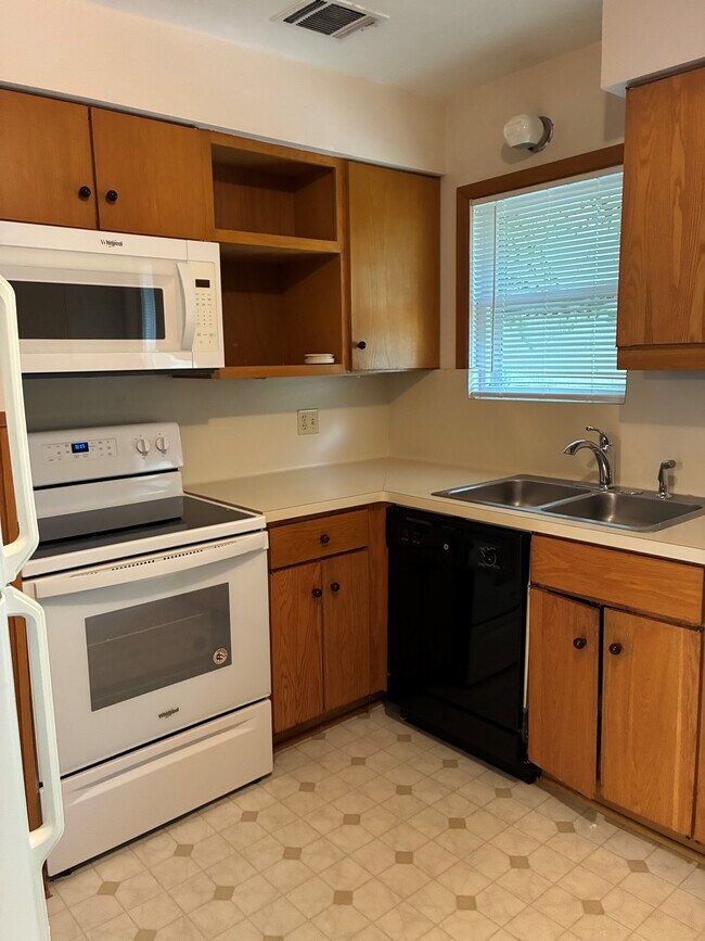 Photo - 2349 Wroxton Rd Unit Apt. 2