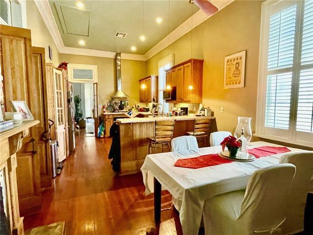 Photo - 915 Arabella St