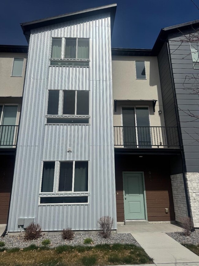 Building Photo - 983 W 420 S