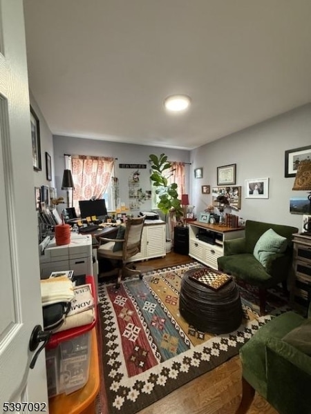 Photo - 827 Hobson St