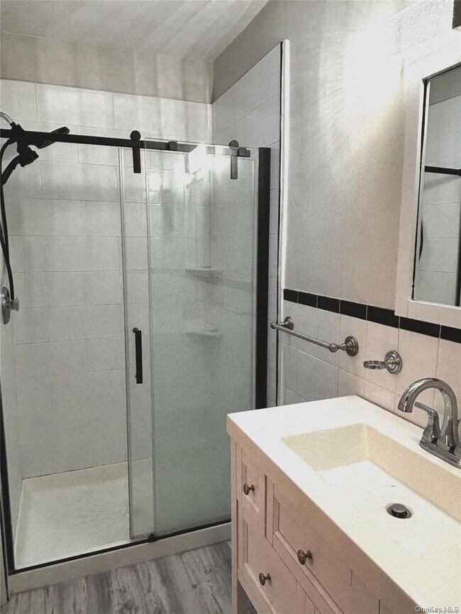 Photo - 1 E Carver St