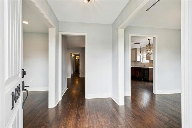 Photo - 1433 Poinsettia Dr