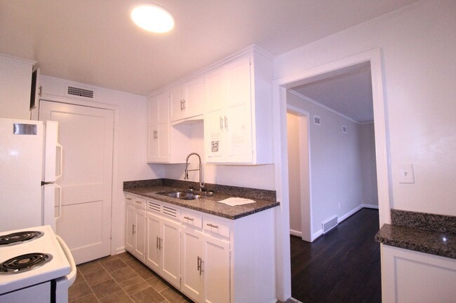 Photo - January FREE On This Updated 1 Bedroom 1 Bath Duplex in Olathe Kansas