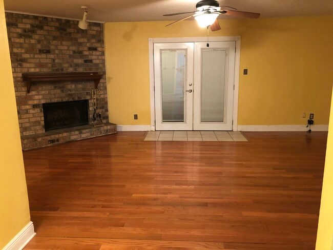 Photo - 557 Esplanade St