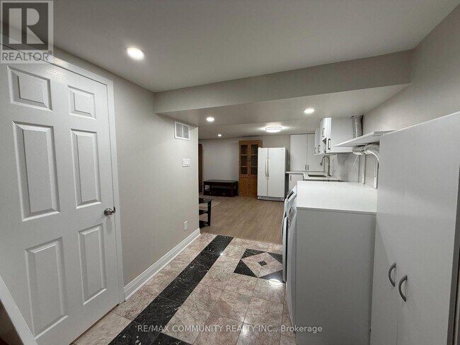 Photo - 31 Friar Tuck Rd
