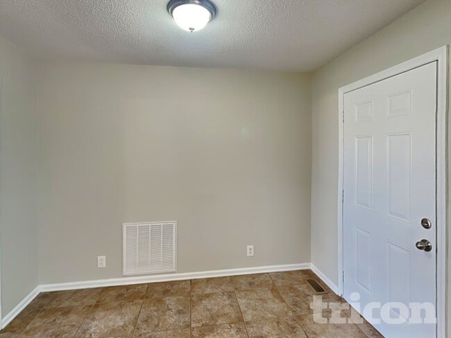 Photo - 1135 Mahogany Trail