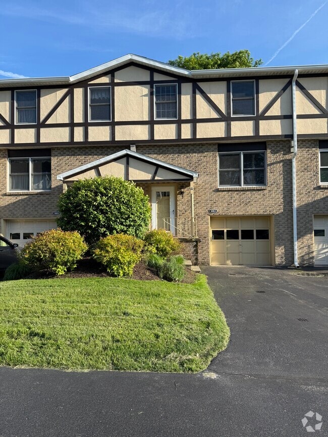 Building Photo - 1083 Cunningham Dr Rental