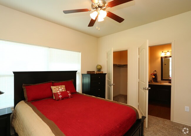 2BD,2BA - 910 SF - Master Bedroom