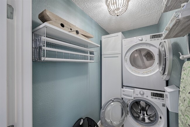Building Photo - 12500 Melville Dr Unit 123C
