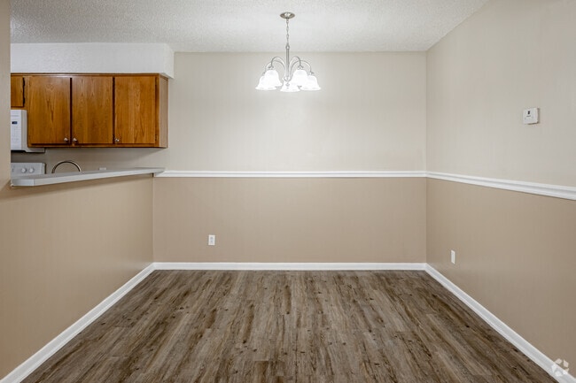 2BR, 2BA - 978SF