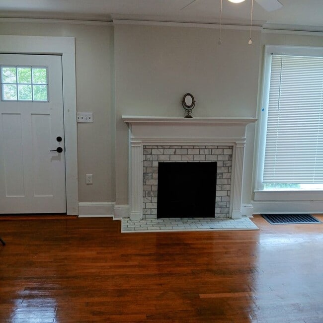 Photo - 246 Mathewson Pl SW