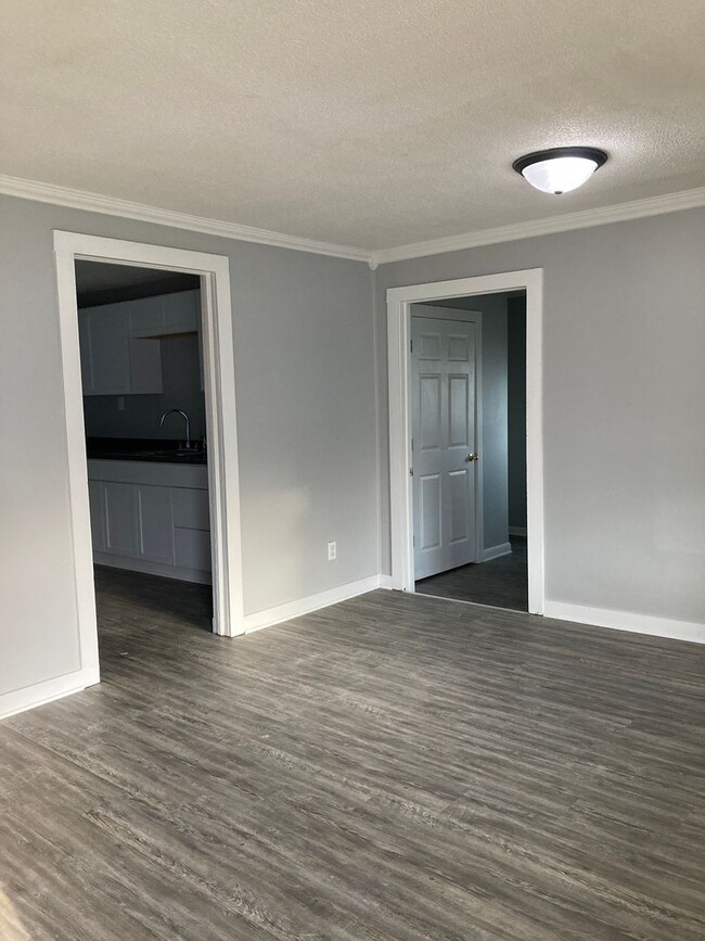 Coming soon Newly remodeled 3 bedroom with... - Coming soon Newly remodeled 3 bedroom with... Casa