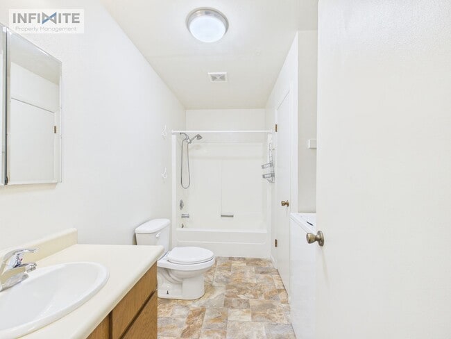 Photo - 3 Bedroom off East Valley Center!