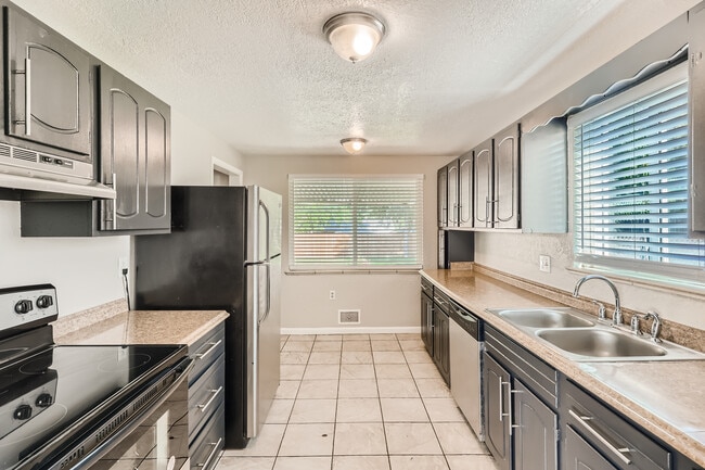 Photo - 2520 S Raleigh St