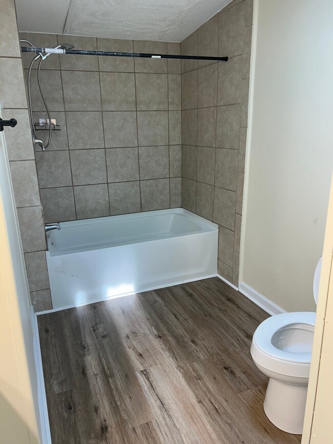 Master Bathroom - 612 Seaside Rd