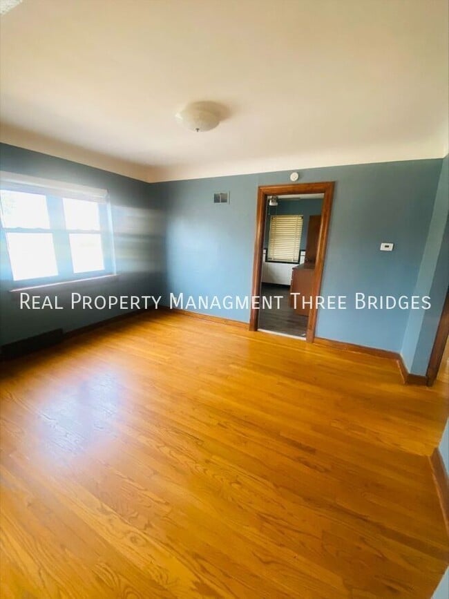 3636 Eminence Blvd