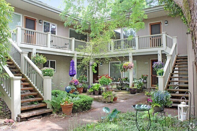 Building Photo - 2002-2012 NE 22nd Ave Unit 2012 Rental