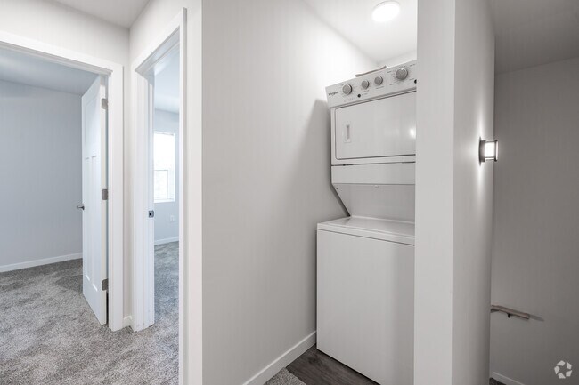 3BR, 2BA - 1,200SF - Laundry