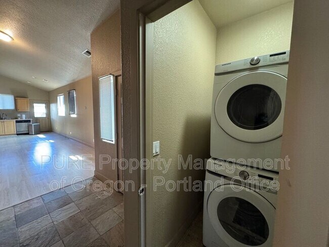 Photo - 10007 SE Amherst St