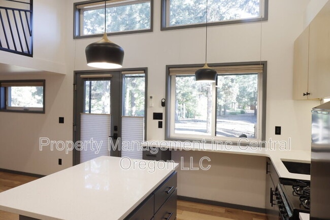 Photo - 61304 SE Wizard Ln