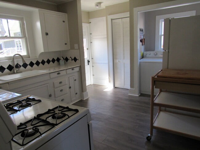 Photo - 206 E Columbia St