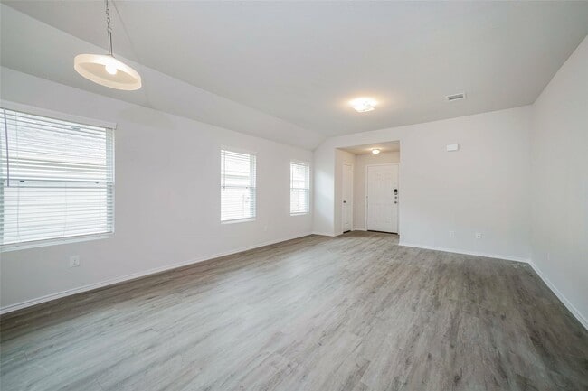 Photo - 310 Blue Crane St