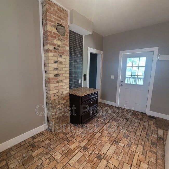 Photo - 1123 Second St NW