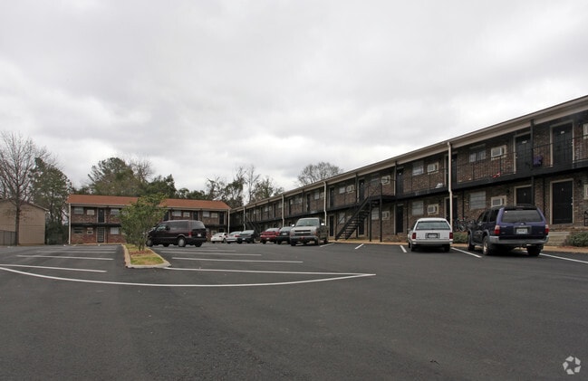 Parking Area - Forest Lake Apartments