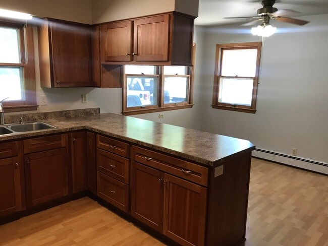 Photo - Large 5 bed 3 bath family home with two se...