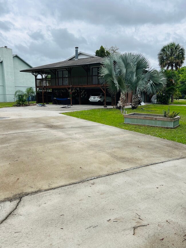 1925 Maydell Dr Unit 2