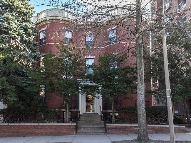 Building Photo - 1253 Beacon St Unit BB3 Rental
