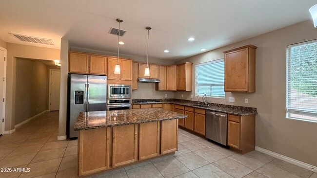 172 E Cres Pl