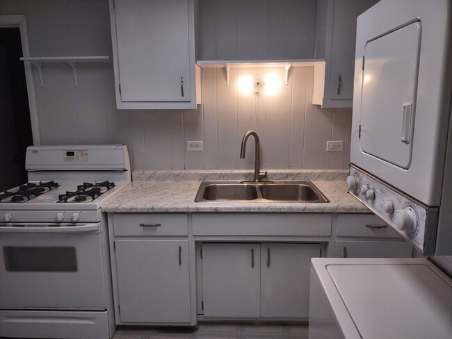 Photo - 217 E Juliette St Apartments Unit E
