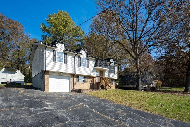 Photo - 1075 Carol Jean Trail