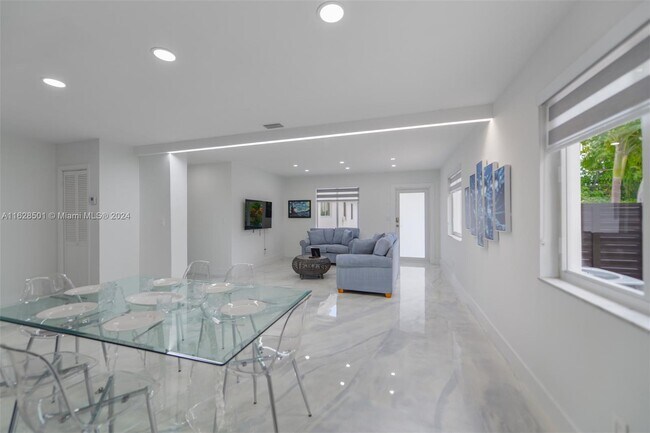 Photo - 1072 SW 25th Ave Unit 2