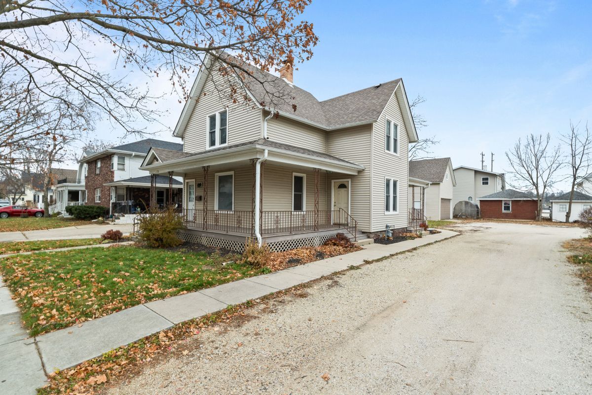 Photo - 208 W Chestnut St