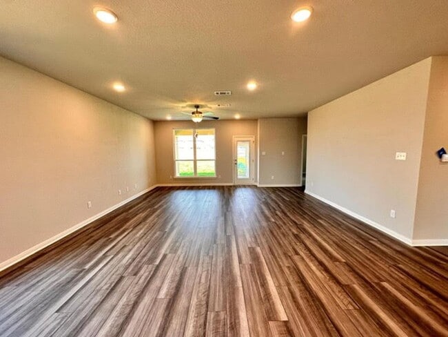 Photo - Nearly New 3-Bedroom Home in Hewitt, TX – Modern Living at Its Best