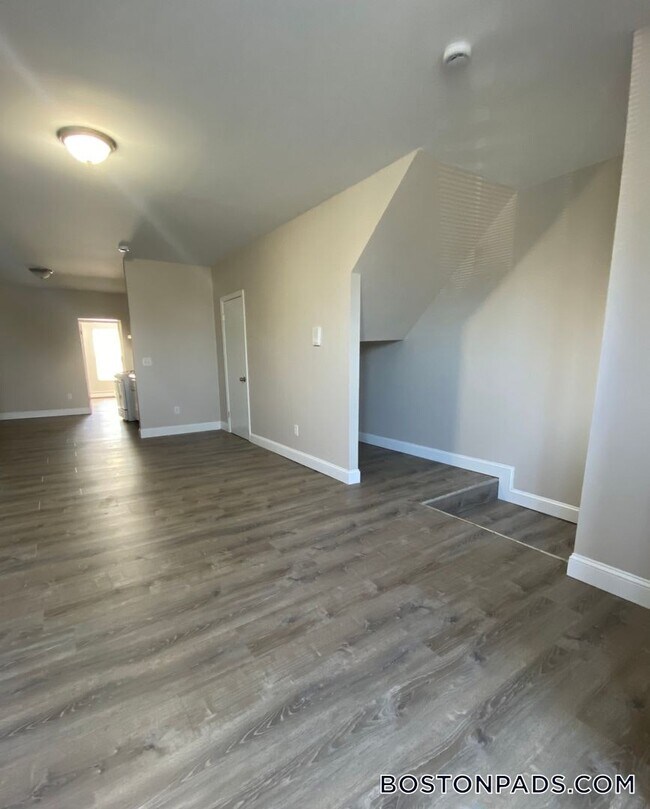 Photo - 671 Middle St Unidad 13