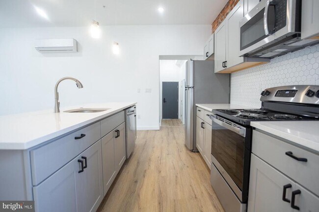 Photo - 3945 Lancaster Ave