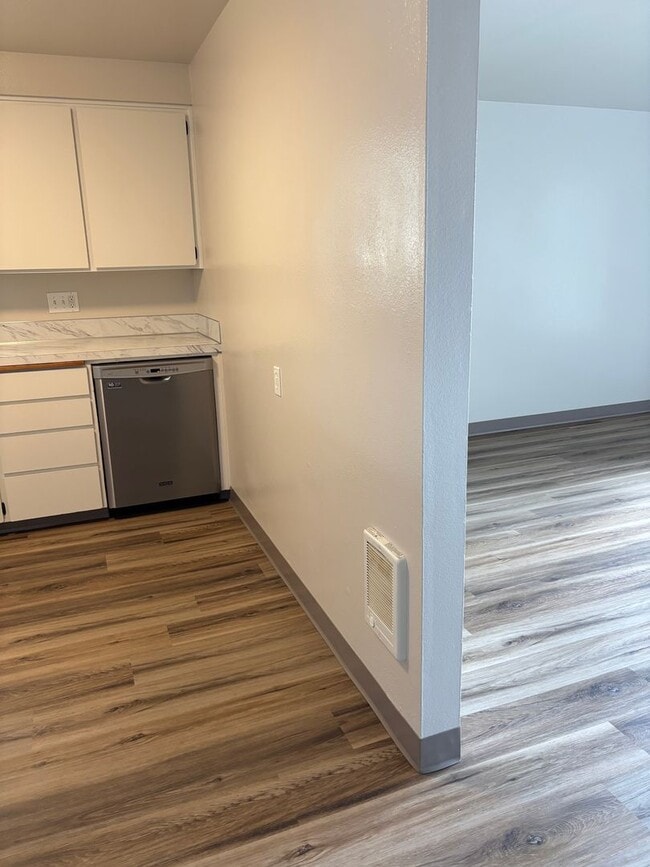 Photo - 160-190 King St S Unit 180