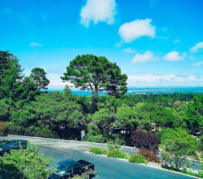 Photo - Golden Oaks 2 bedroom condo. Sweeping bay views. Rarely available..