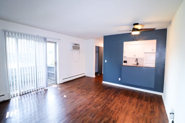 Building Photo - 6115-6126 Plymouth Avenue Rental