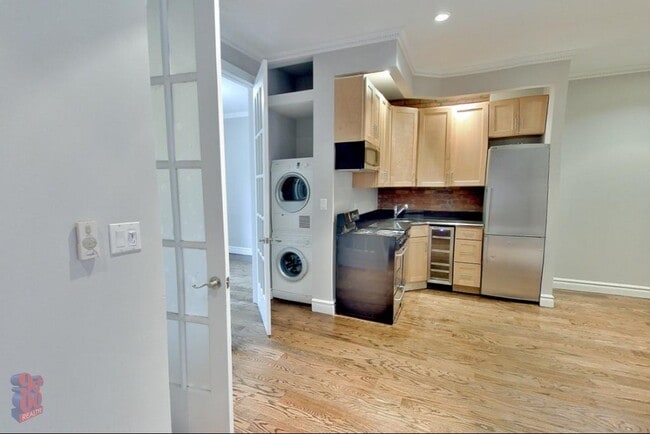 Building Photo - 330 E 35th St Rental